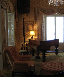 NC[EG}ET}[pX@Queen Emma Summer Palace