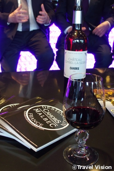 カオールはマルベック種の濃厚な赤ワインで有名。通称「黒いワイン」と呼ばれるワインは、町のインフォメーションセンター「ヴィラ・カオール・マルベック」で試飲できる