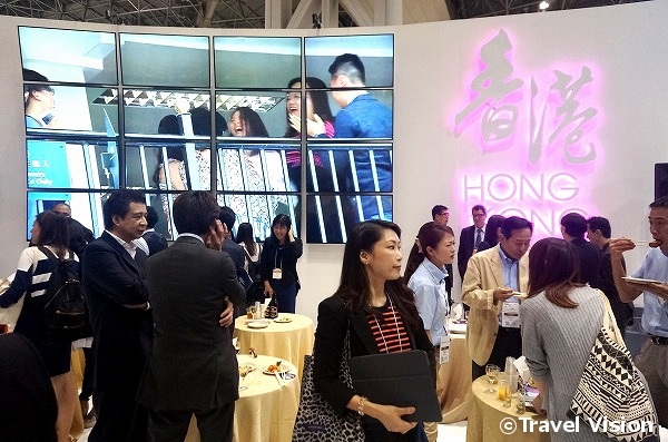 香港政府観光局は今年も16面の大型モニターを設置。プロモーション動画を流し続けて華やかさを演出した