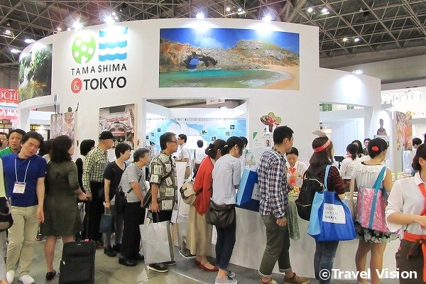 東京都は多摩地域や離島にフォーカス。特産品の試食には参加者の列ができた