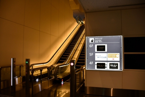 デルタ スカイクラブは羽田空港第3ターミナル内の「TIAT LOUNGE ANNEX」の跡地、DL便が出発する140番台のゲート付近に位置する