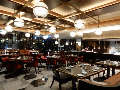 3階にはフロアを2つのレストランが仕切りで分かれる。こちらはカジュアルフレンチレストランのブラッスリー・デュ・ケ