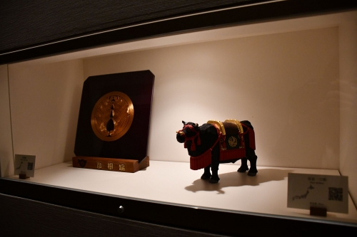 プレステージタワーの廊下には日本全国の伝統工芸品が展示されており、各フロアの宿泊客のみが鑑賞できる