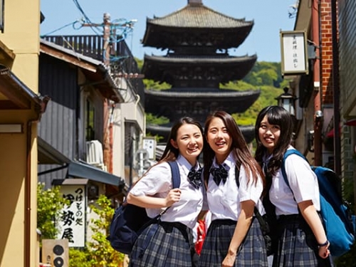 /recruit/images/教育事業は、修学旅行、遠足、移動教室、林間学校、語学研修、ホームステイなど、未来を担う日本中のこどもたちへ一生に一度の感動をお届けしています