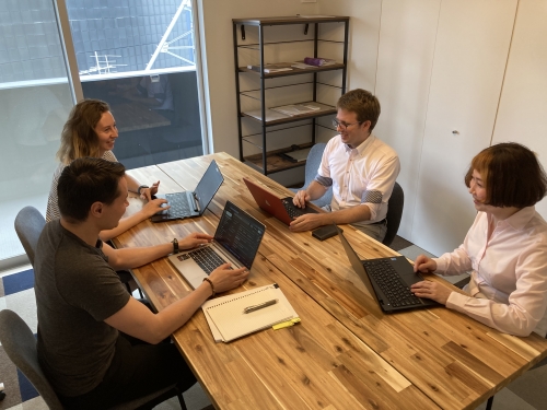 /recruit/images/ in meeting room