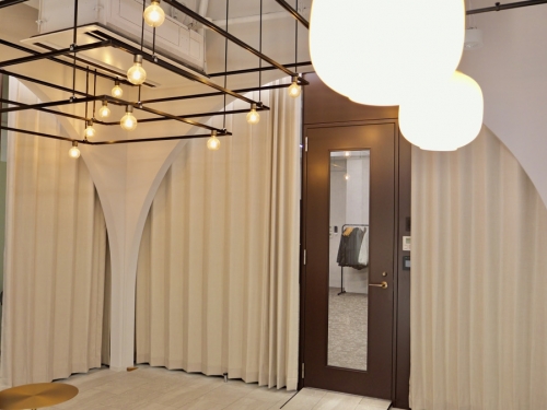 /recruit/images/2026年3月に移転したばかりの新オフィスは、明るく開放的なフリースペースが充実しています。