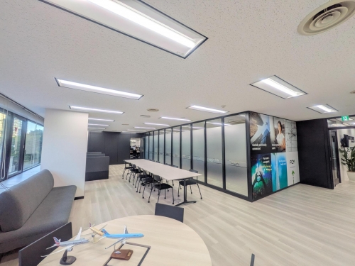 /recruit/images/ランチタイムや社内イベントに利用できるスペースがあります