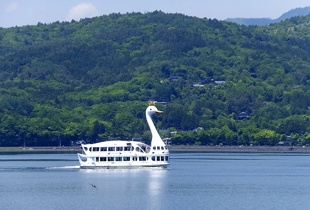 遊覧船「白鳥の湖」