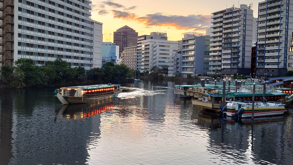 屋形船と夕焼け