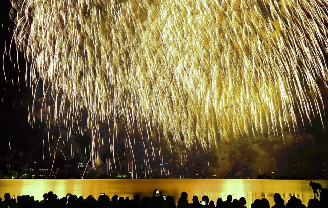 宍道湖上で行われる花火大会