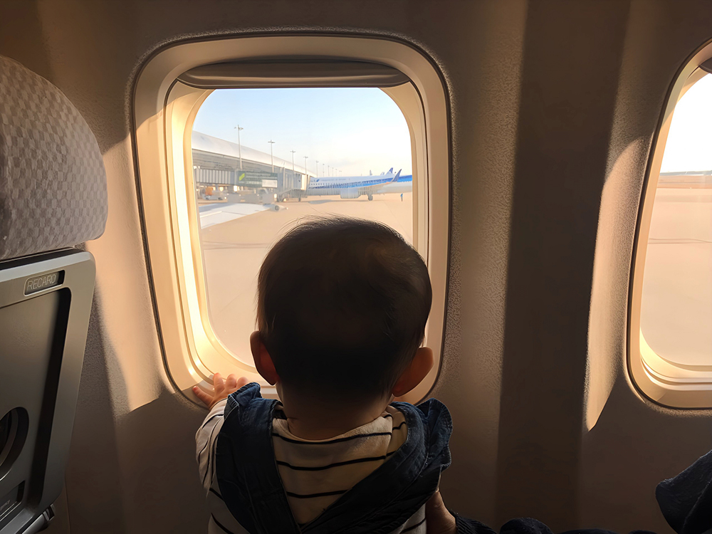 赤ちゃんと飛行機