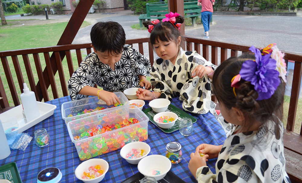 浴衣の子どもたち